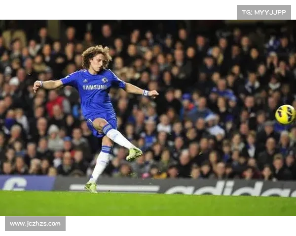 大卫路易斯：后卫与中场之间的转换与挑战